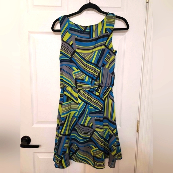 Patterned Dress - Picture 2 of 2